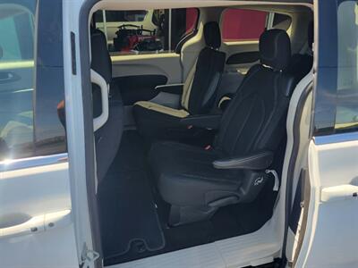 2022 Chrysler Voyager LX   - Photo 19 - Du Quoin, IL 62832