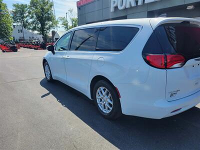 2022 Chrysler Voyager LX   - Photo 8 - Du Quoin, IL 62832