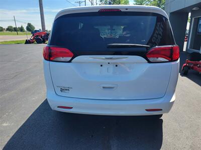 2022 Chrysler Voyager LX   - Photo 9 - Du Quoin, IL 62832