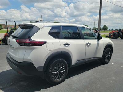 2022 Nissan Rogue S   - Photo 4 - Du Quoin, IL 62832