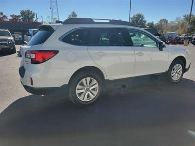 2017 Subaru Outback 2.5i Premium   - Photo 7 - Du Quoin, IL 62832