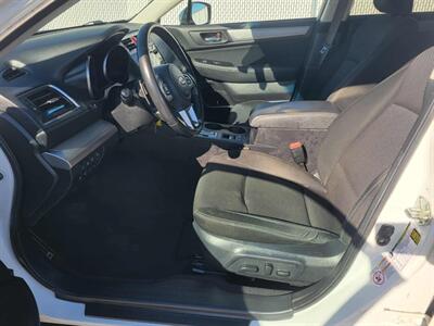 2017 Subaru Outback 2.5i Premium   - Photo 11 - Du Quoin, IL 62832