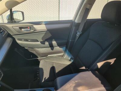 2017 Subaru Outback 2.5i Premium   - Photo 12 - Du Quoin, IL 62832