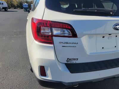 2017 Subaru Outback 2.5i Premium   - Photo 10 - Du Quoin, IL 62832