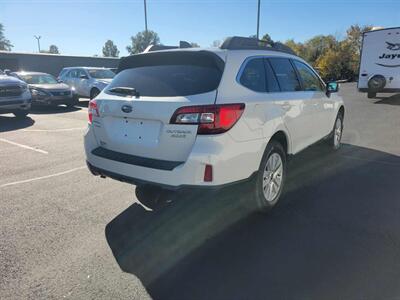 2017 Subaru Outback 2.5i Premium   - Photo 8 - Du Quoin, IL 62832