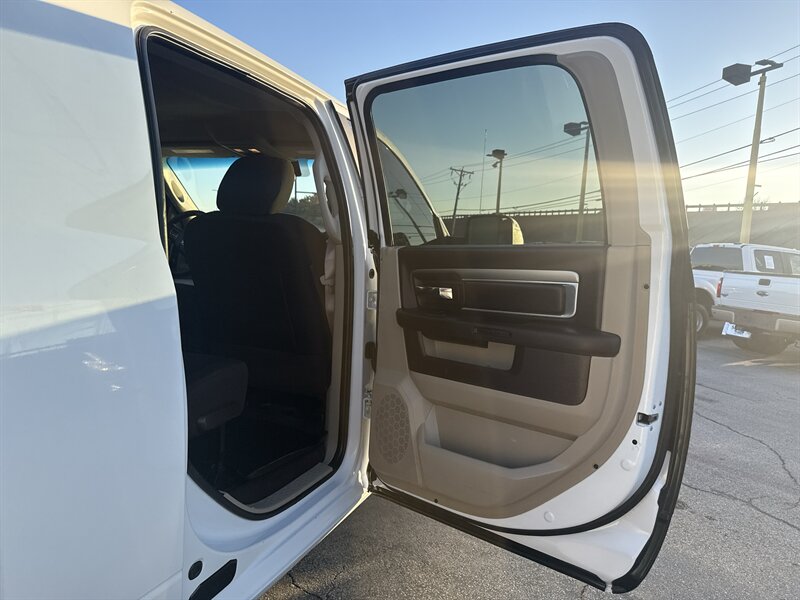 2018 RAM 3500 SLT - Photo 21 - Arlington, TX 76011