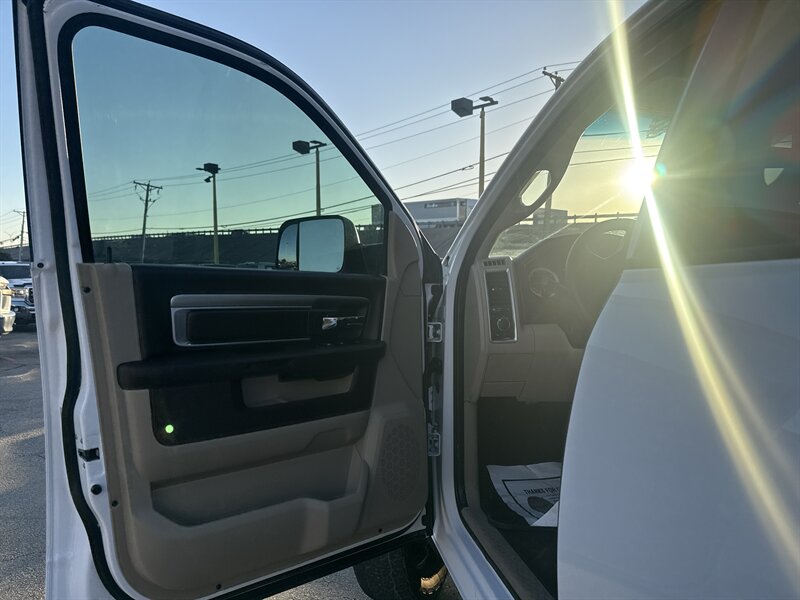 2018 RAM 3500 SLT - Photo 15 - Arlington, TX 76011