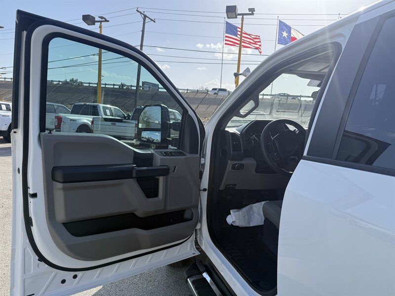2022 Ford F-350 Super Duty STX - Photo 14 - Arlington, TX 76011