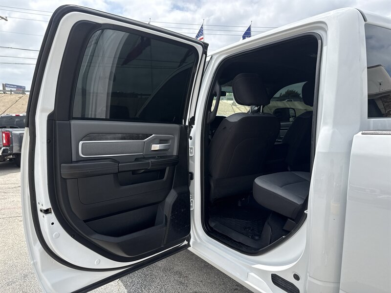 2022 RAM 2500 Big Horn - Photo 16 - Arlington, TX 76011