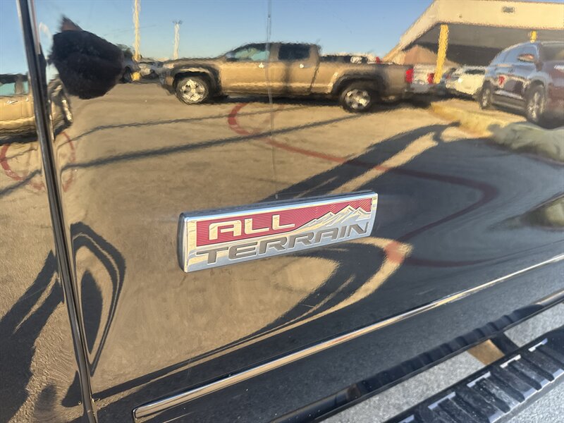 2017 GMC Sierra 1500 SLT   - Photo 11 - Arlington, TX 76011