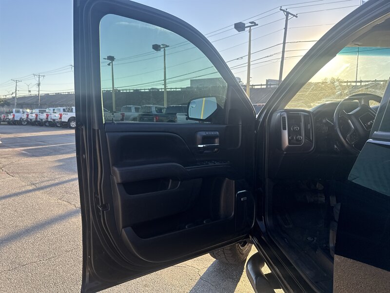 2017 GMC Sierra 1500 SLT   - Photo 13 - Arlington, TX 76011