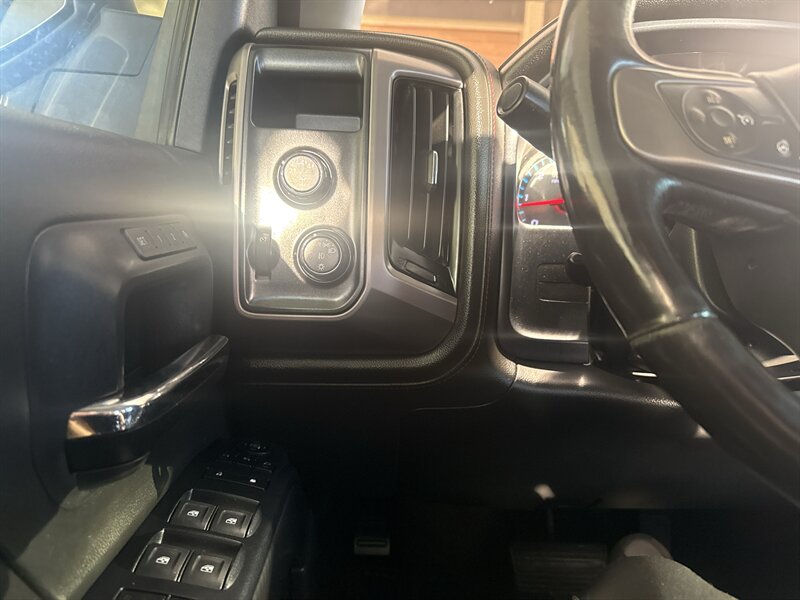 2017 GMC Sierra 1500 SLT   - Photo 21 - Arlington, TX 76011