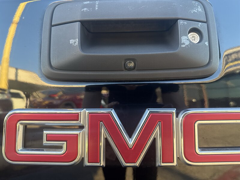 2017 GMC Sierra 1500 SLT   - Photo 12 - Arlington, TX 76011