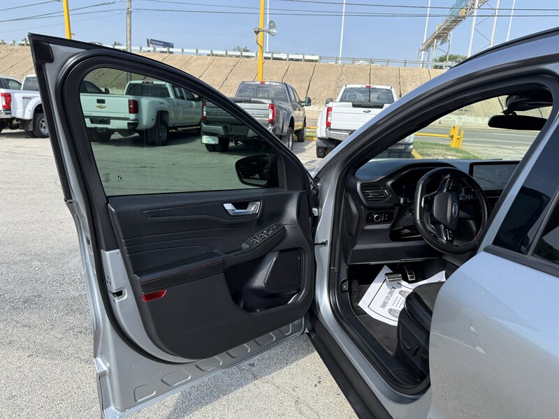 2024 Ford Escape ST-Line - Photo 12 - Arlington, TX 76011