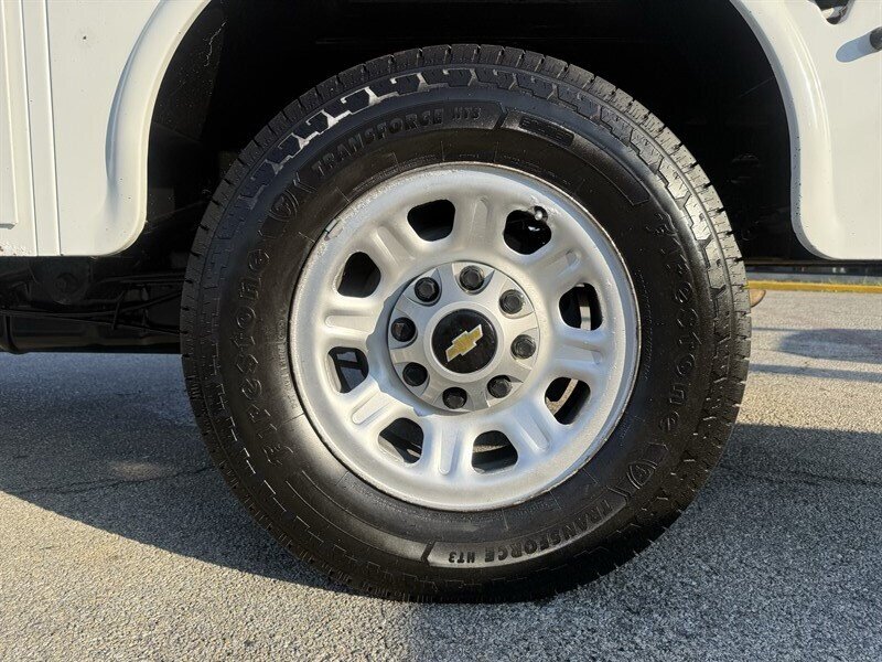 2015 Chevrolet Silverado 3500HD CC Work Truck - Photo 11 - Arlington, TX 76011
