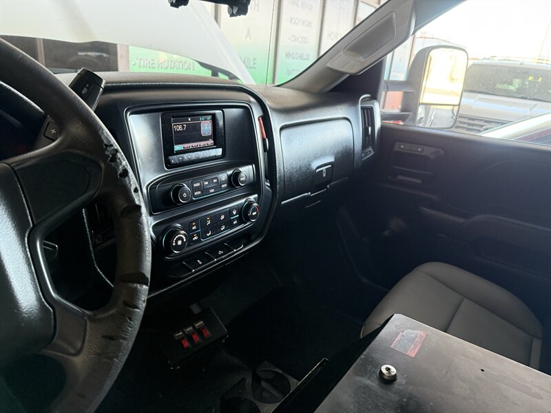 2015 Chevrolet Silverado 3500HD CC Work Truck - Photo 30 - Arlington, TX 76011