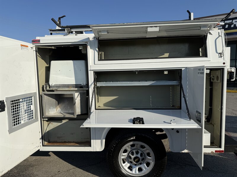 2015 Chevrolet Silverado 3500HD CC Work Truck - Photo 15 - Arlington, TX 76011
