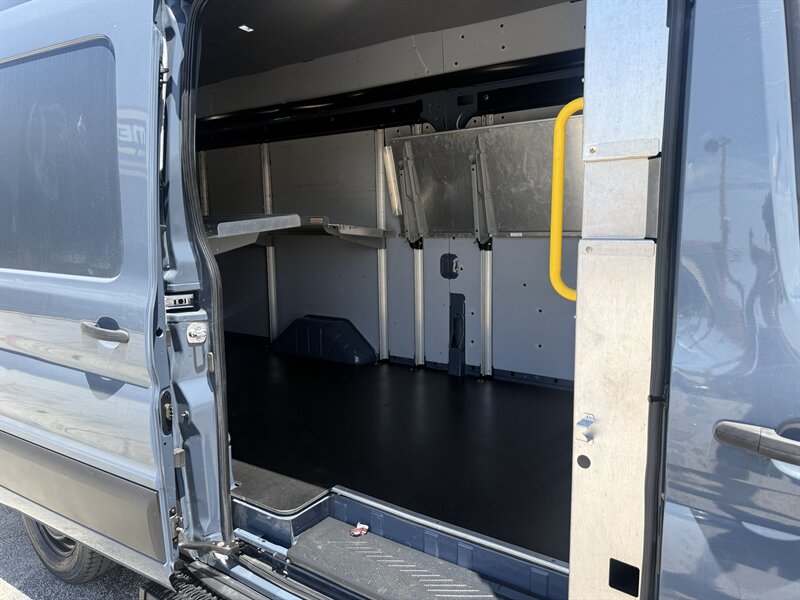 2021 Ford Transit 250 - Photo 17 - Arlington, TX 76011