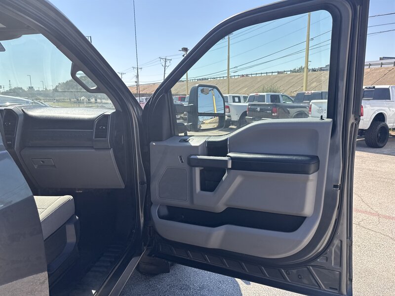 2019 Ford F-250 XLT - Photo 17 - Arlington, TX 76011