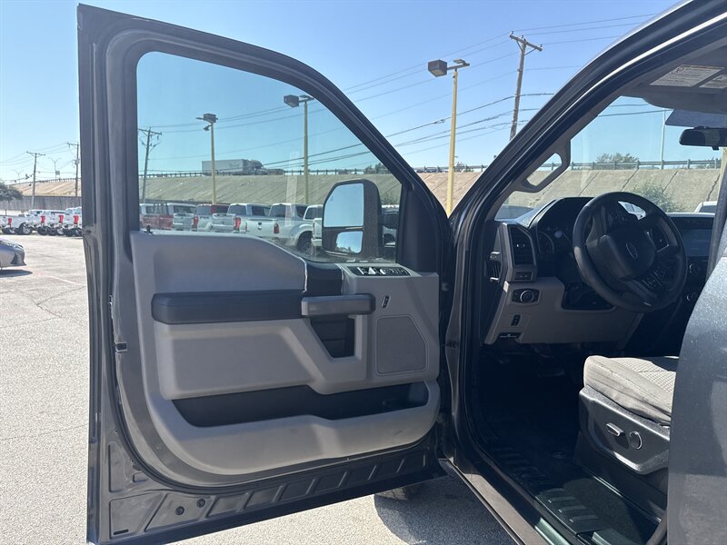 2019 Ford F-250 XLT - Photo 13 - Arlington, TX 76011