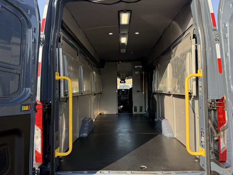 2020 Ford Transit 250 - Photo 7 - Arlington, TX 76011