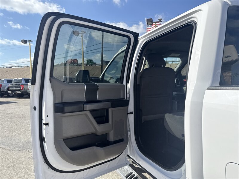 2019 Ford F-250 XLT - Photo 16 - Arlington, TX 76011