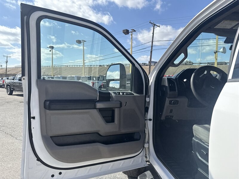 2019 Ford F-250 XLT - Photo 14 - Arlington, TX 76011