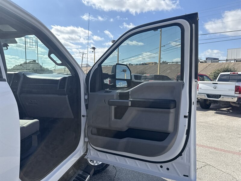 2019 Ford F-250 XLT - Photo 18 - Arlington, TX 76011