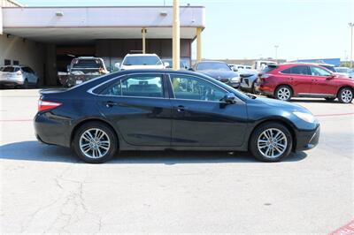 2015 Toyota Camry SE   - Photo 12 - Arlington, TX 76011