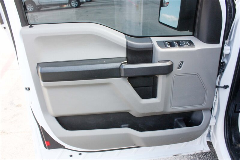 2018 Ford F-150 XL - Photo 8 - Arlington, TX 76011