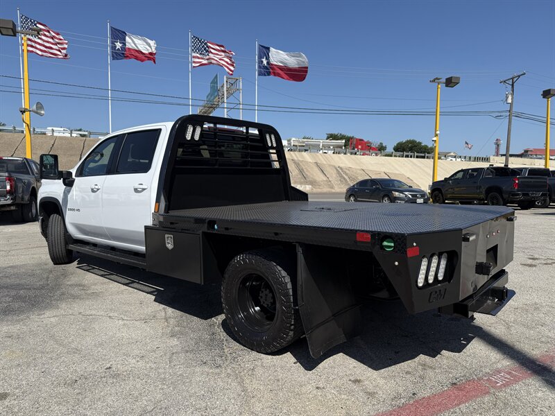 2024 Chevrolet Silverado 3500HD CC LT - Photo 7 - Arlington, TX 76011