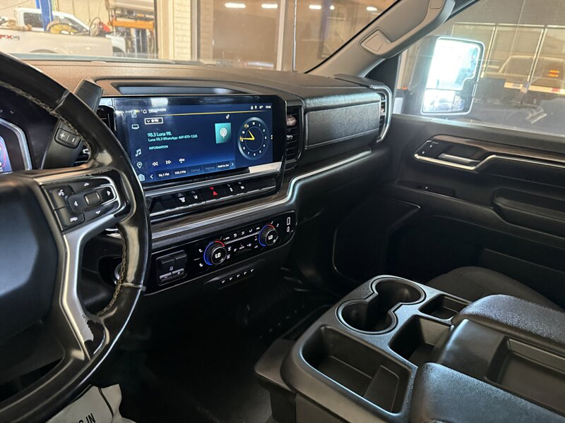 2024 Chevrolet Silverado 3500HD CC LT - Photo 28 - Arlington, TX 76011