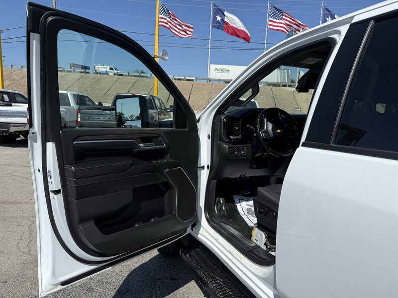 2024 Chevrolet Silverado 3500HD CC LT - Photo 13 - Arlington, TX 76011