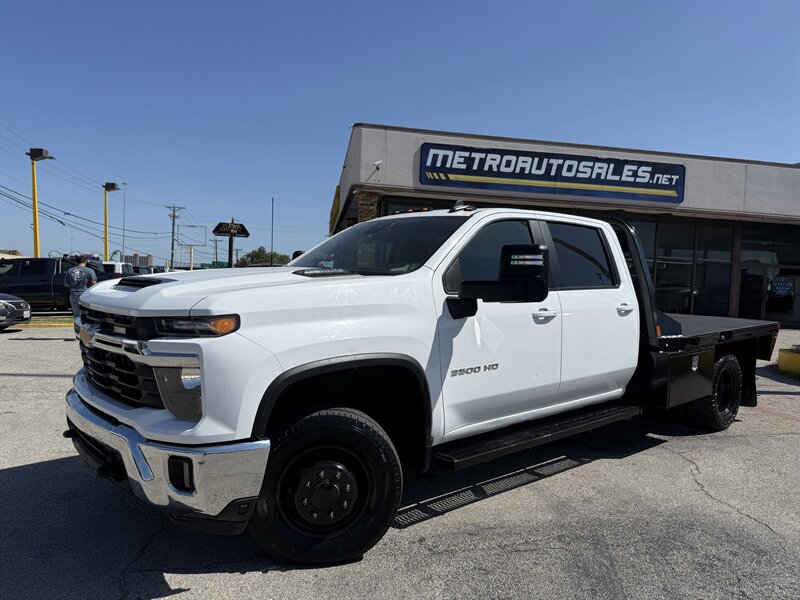 2024 Chevrolet Silverado 3500HD CC LT - Photo 9 - Arlington, TX 76011