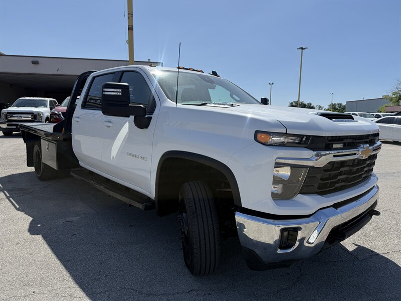 2024 Chevrolet Silverado 3500HD CC LT - Photo 3 - Arlington, TX 76011