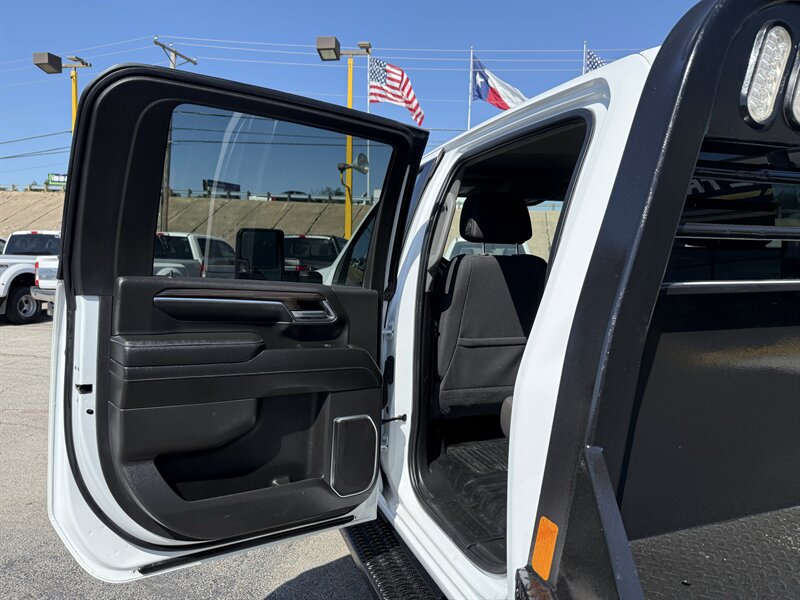 2024 Chevrolet Silverado 3500HD CC LT - Photo 15 - Arlington, TX 76011