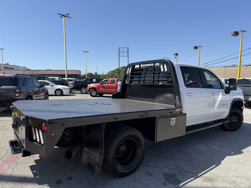 2024 Chevrolet Silverado 3500HD CC LT - Photo 5 - Arlington, TX 76011