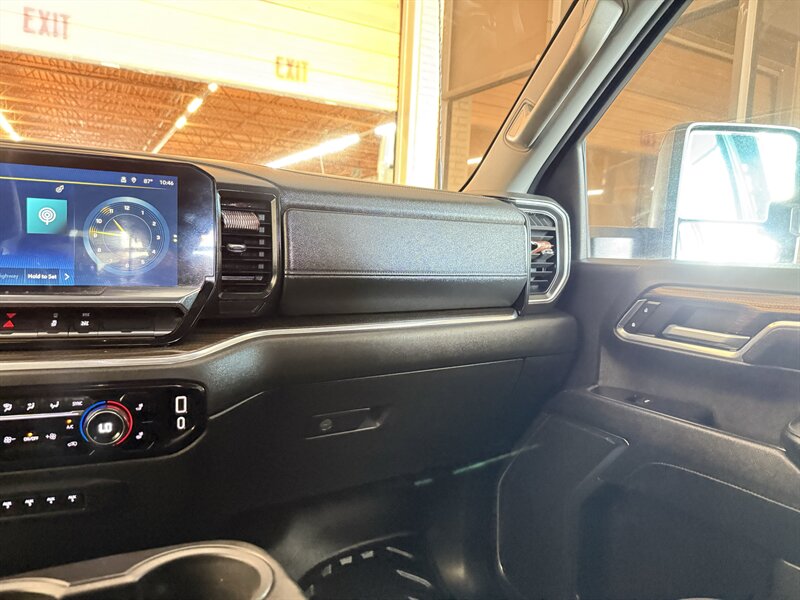 2024 Chevrolet Silverado 3500HD CC LT - Photo 27 - Arlington, TX 76011