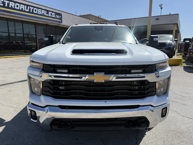 2024 Chevrolet Silverado 3500HD CC LT - Photo 2 - Arlington, TX 76011