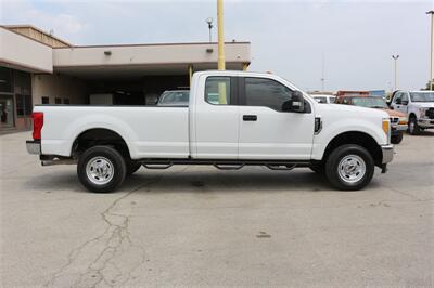 2017 Ford F-350 XL   - Photo 10 - Arlington, TX 76011