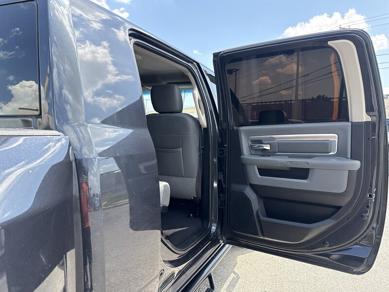 2018 RAM 3500 SLT - Photo 19 - Arlington, TX 76011