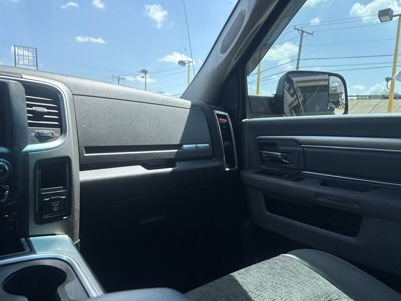 2018 RAM 3500 SLT - Photo 26 - Arlington, TX 76011