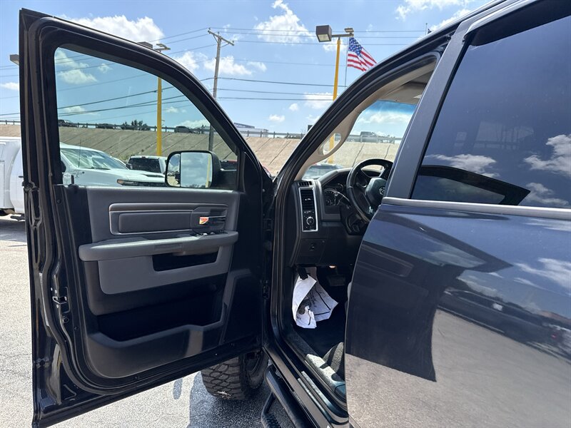 2018 RAM 3500 SLT - Photo 13 - Arlington, TX 76011