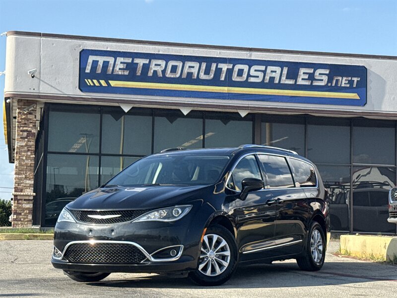 2018 Chrysler Pacifica Touring L - Photo 1 - Arlington, TX 76011