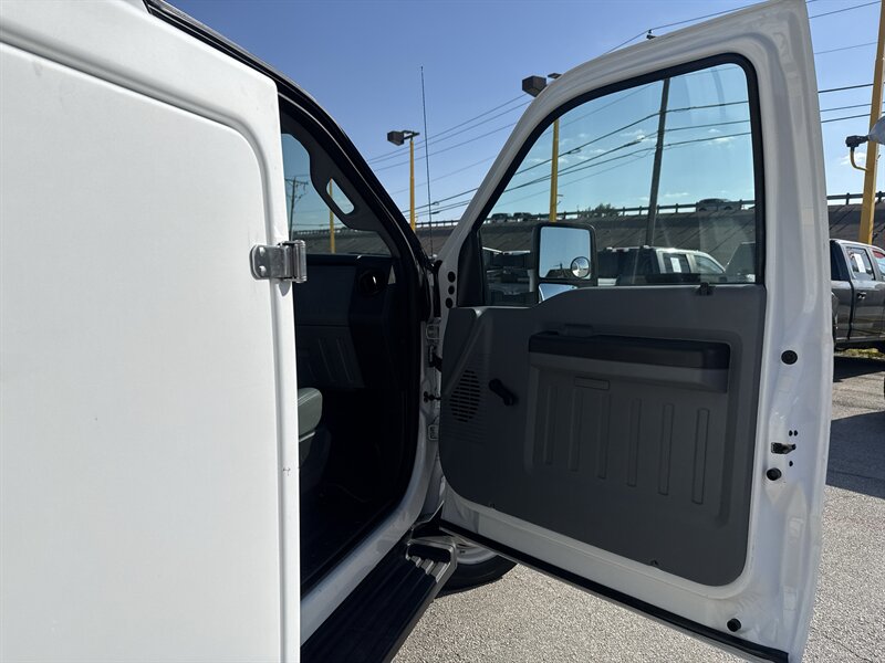 2012 Ford F-450 Super Duty XL - Photo 21 - Arlington, TX 76011