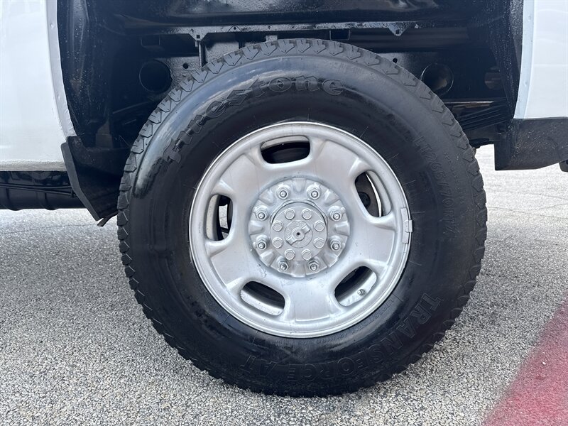 2017 Chevrolet Silverado 2500 Work Truck   - Photo 9 - Arlington, TX 76011