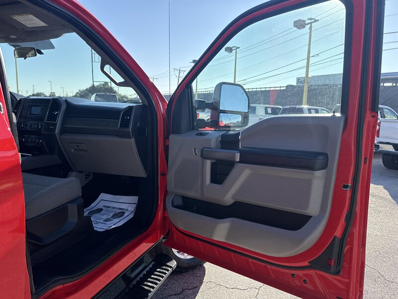2019 Ford F-250 XLT - Photo 16 - Arlington, TX 76011