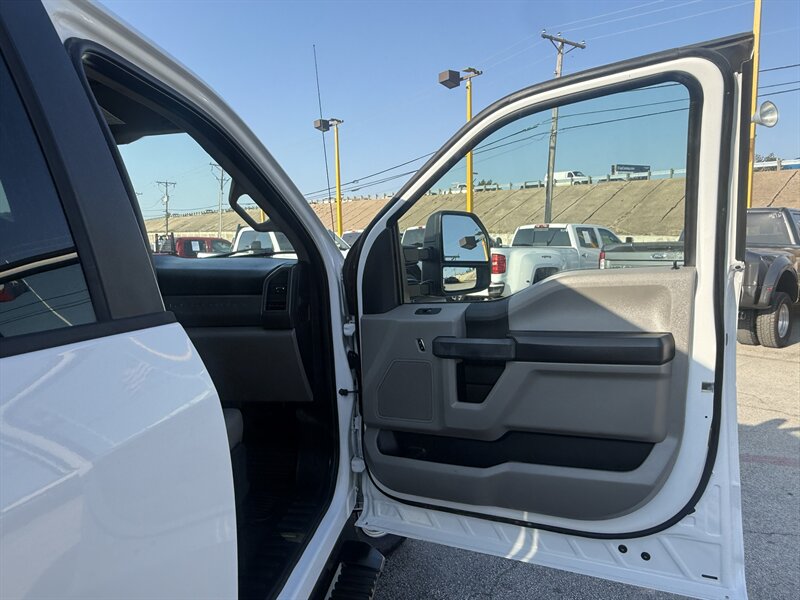 2017 Ford F-350 Super Duty XL - Photo 17 - Arlington, TX 76011