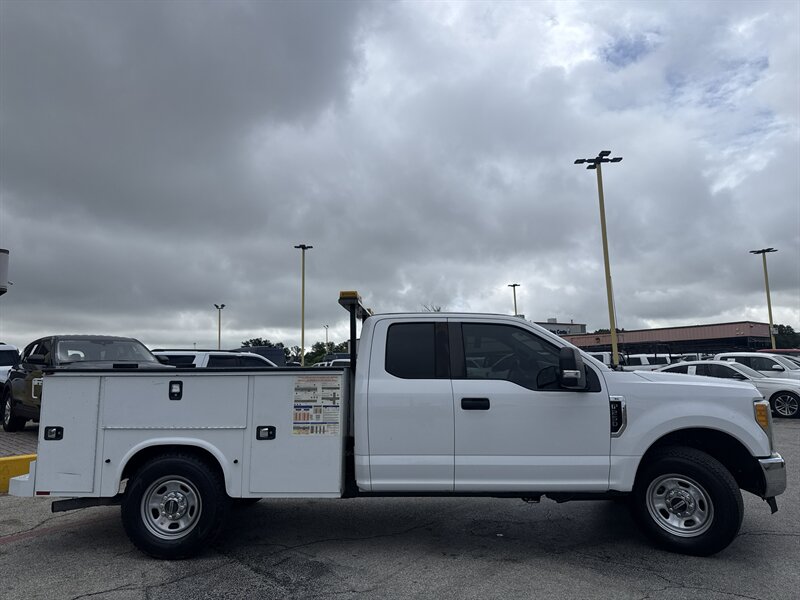 2017 Ford F-250 XL - Photo 4 - Arlington, TX 76011