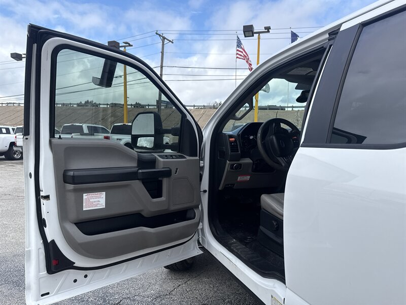 2017 Ford F-250 XL - Photo 12 - Arlington, TX 76011
